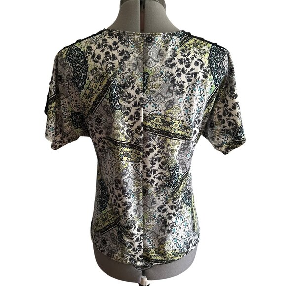 Bleeker & McDougal Womens Patterned Short Sleeve Top Lace Shoulder Design PS - Picture 3 of 7